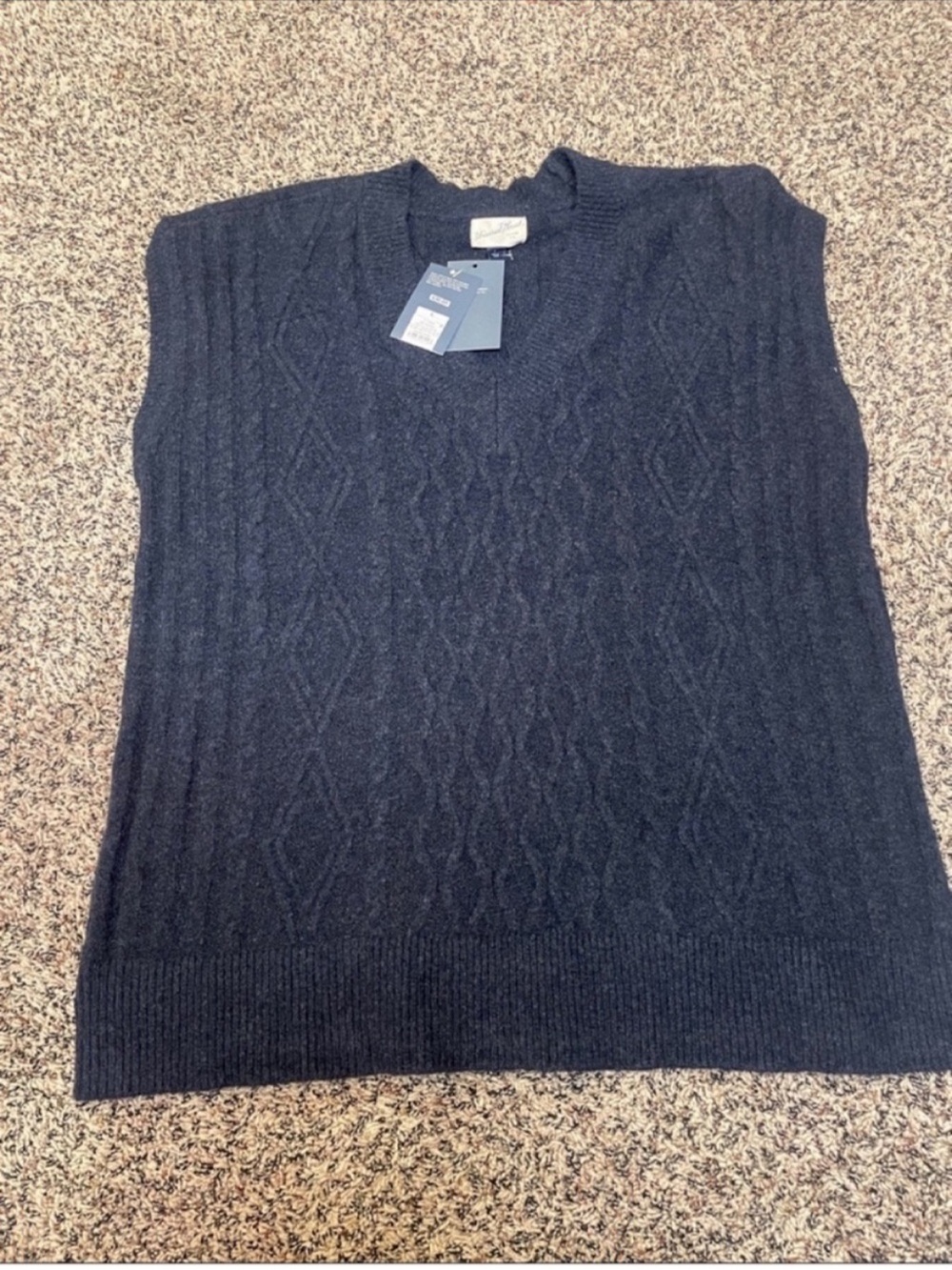 Universal Thread Oversized Navy Cable-Knit V-Neck Sweater Vest Var Sizes NWT - Picture 3 of 5